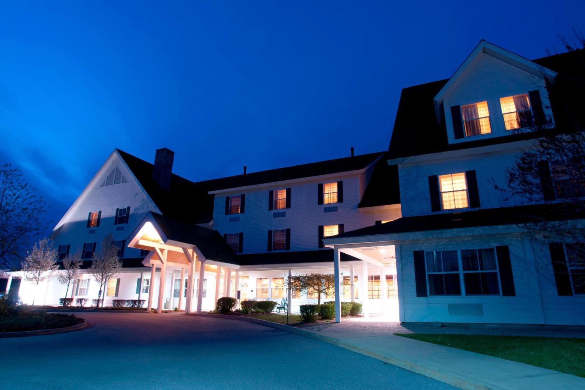 Hotel Courtyard